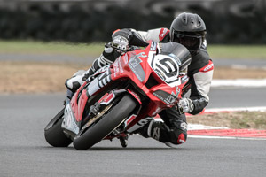 Barry Graham motorcycle racing at Bishopscourt Circuit