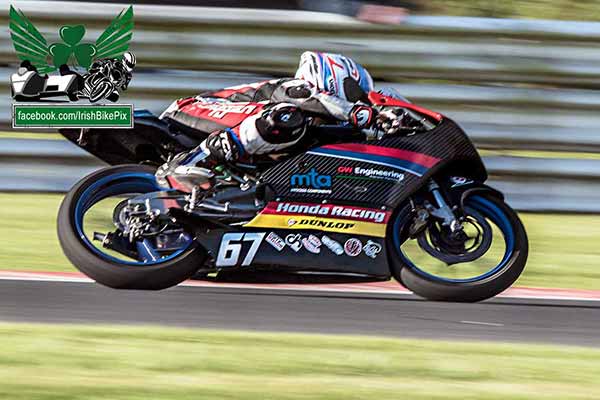 Image linking to Andrew Cairns motorcycle racing photos