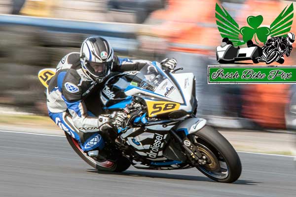 Image linking to Lee Chambers motorcycle racing photos