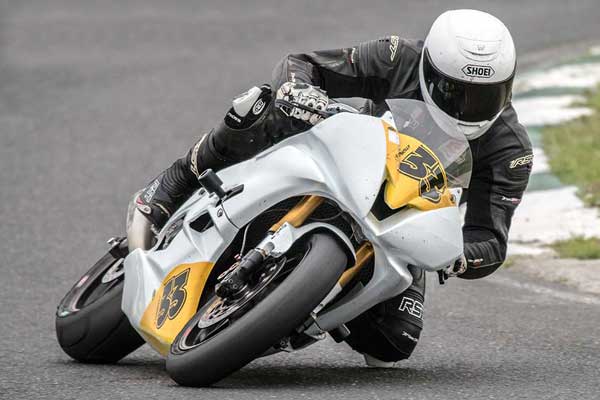 Image linking to Sean Connolly motorcycle racing photos