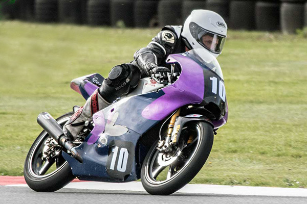 Image linking to Woolsey Coulter motorcycle racing photos