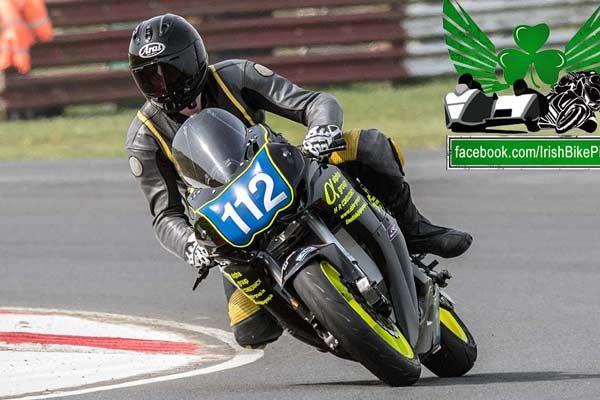Image linking to Martin Currams motorcycle racing photos