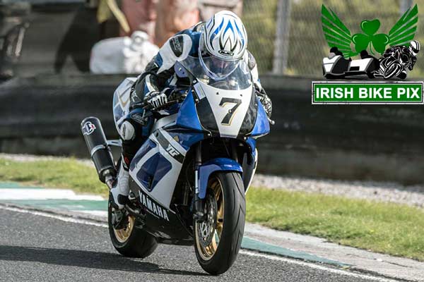 Image linking to Enda Delaney motorcycle racing photos