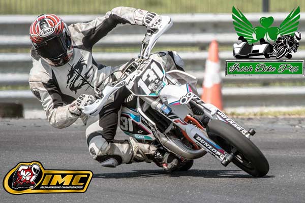Image linking to Mark Featherstone motorcycle racing photos