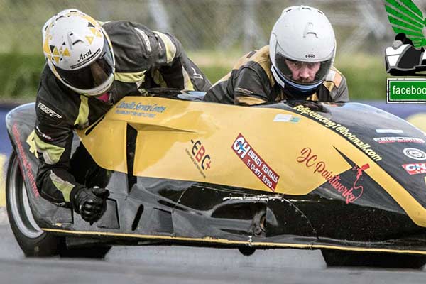 Image linking to Mark Gash sidecar racing photos