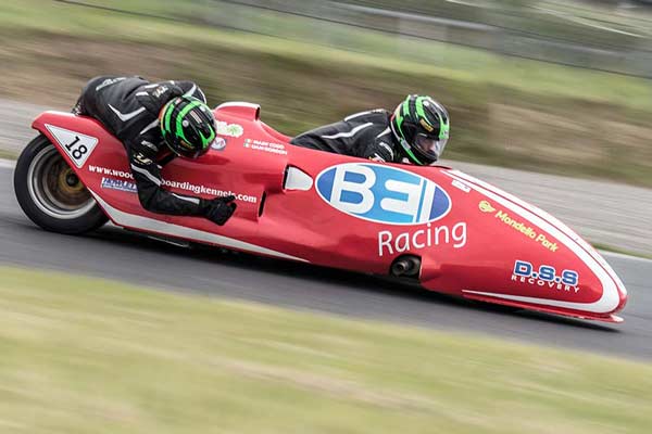 Image linking to Liam Gordon sidecar racing photos