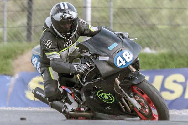 Image linking to Stuart Hession motorcycle racing photos