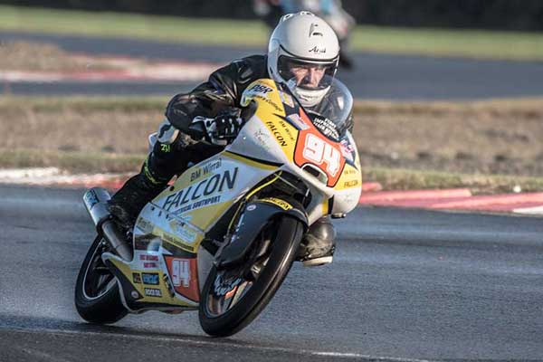 Image linking to Andy Jackson motorcycle racing photos