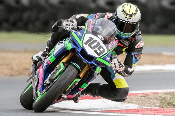 Image linking to Neil Kernohan motorcycle racing photos