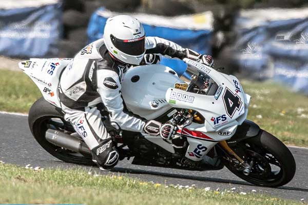 Image linking to Gerard Kinghan motorcycle racing photos