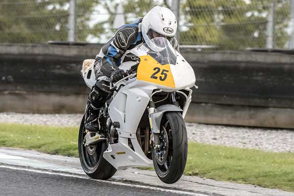 Image linking to Dean Lacey motorcycle racing photos