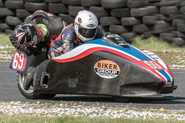 Image linking to Greg Lambert sidecar racing photos