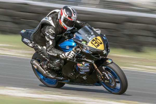 Image linking to Steven Love motorcycle racing photos