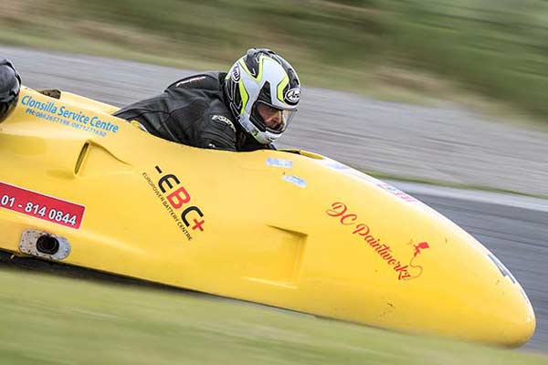 Image linking to Derek Lynch sidecar racing photos