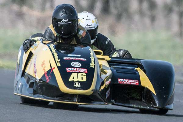 Image linking to Dylan Lynch sidecar racing photos