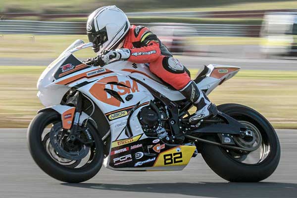 Image linking to Gareth Mackey motorcycle racing photos
