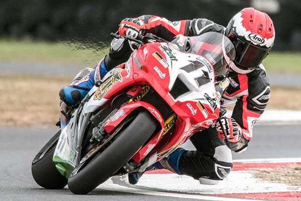 Image linking to Nico Mawhinney motorcycle racing photos