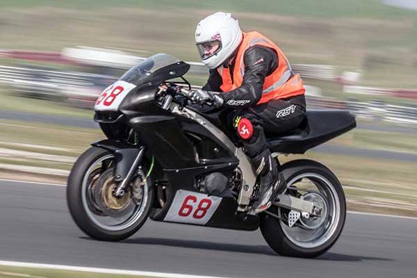 Image linking to Andrew McMaster motorcycle racing photos