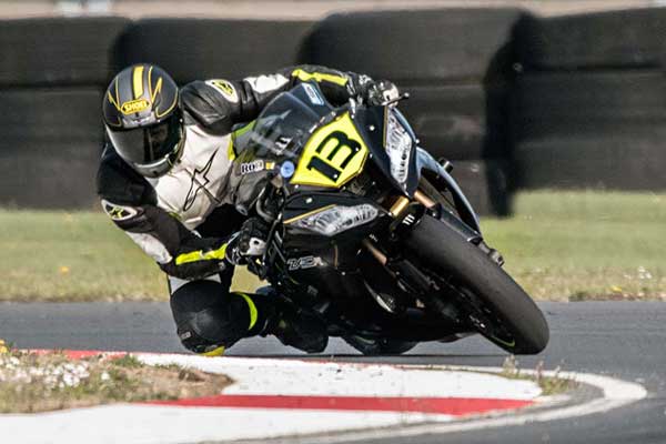 Image linking to Robert McMurran motorcycle racing photos