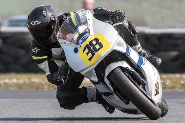Image linking to Gordon Morris motorcycle racing photos