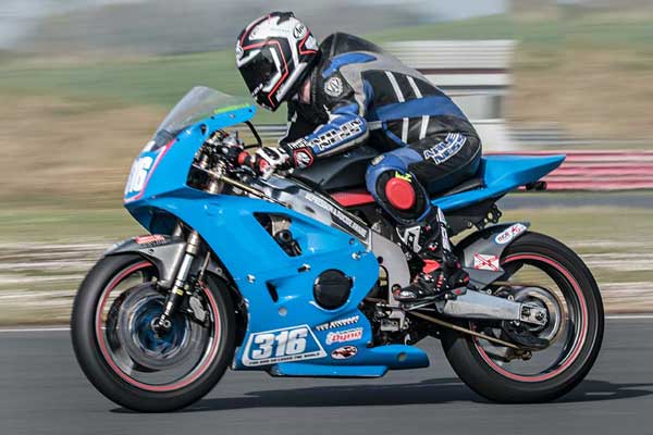Image linking to Stephen Morrison motorcycle racing photos