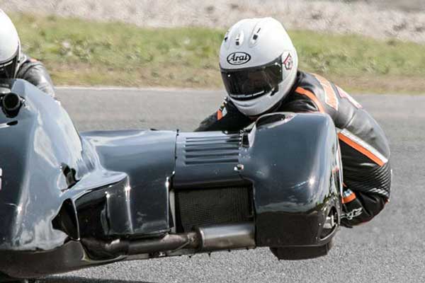 Image linking to Eamon Mulholland sidecar racing photos