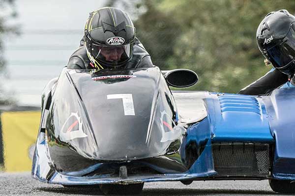 Image linking to Martin Murphy sidecar racing photos