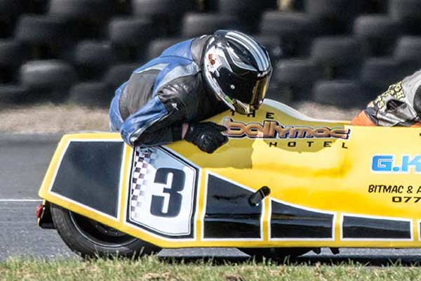 Image linking to Simon Mythen motorcycle racing photos