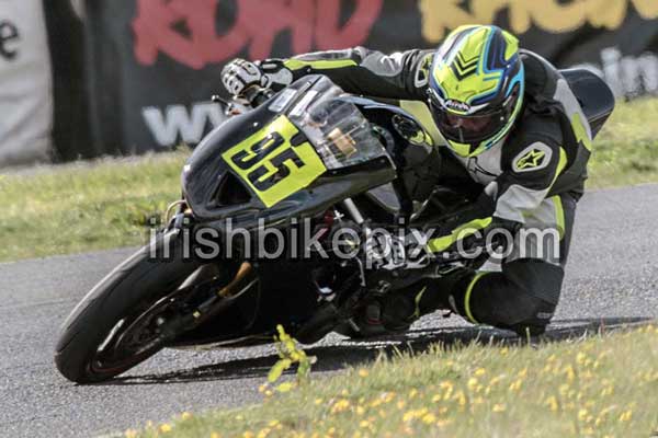 Image linking to Chris O'Mahony motorcycle racing photos