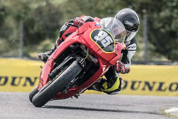 Image linking to Darragh O'Mahony motorcycle racing photos