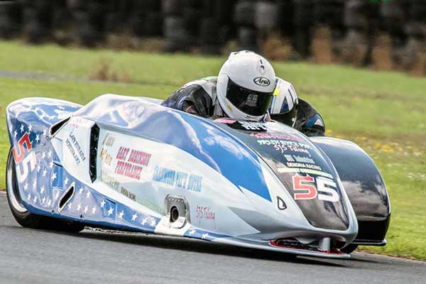 Image linking to Peter O'Neill sidecar racing photos