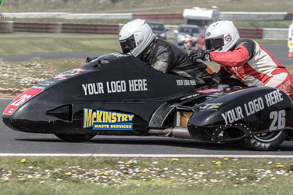 Image linking to Terry O'Reilly sidecar racing photos