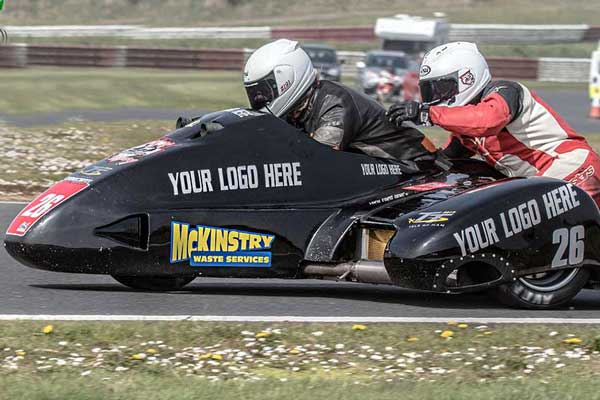 Image linking to Terry O'Reilly sidecar racing photos