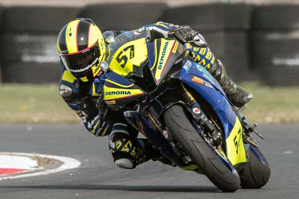 Image linking to Michael Owens motorcycle racing photos