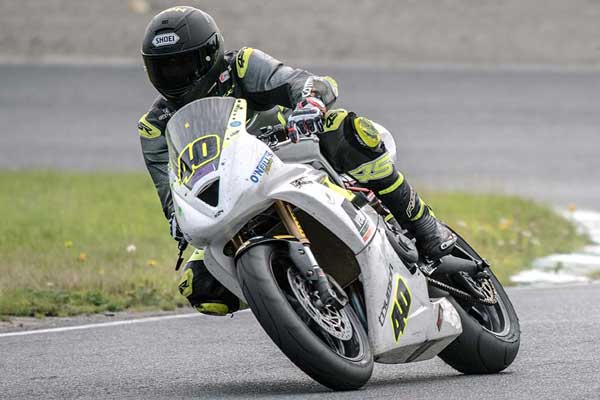 Image linking to Taran Ramdhanie motorcycle racing photos