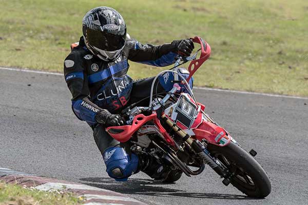 Image linking to Robert Ronan motorcycle racing photos