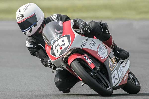 Image linking to Gary Scott motorcycle racing photos