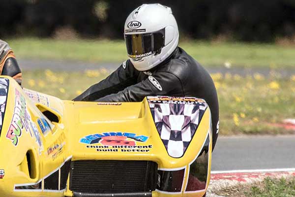 Image linking to Colin Smith sidecar racing photos