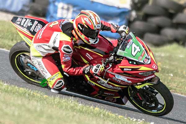 Image linking to Andrew Smyth motorcycle racing photos