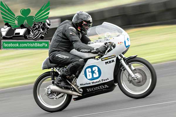 Image linking to Ian Thompson motorcycle racing photos