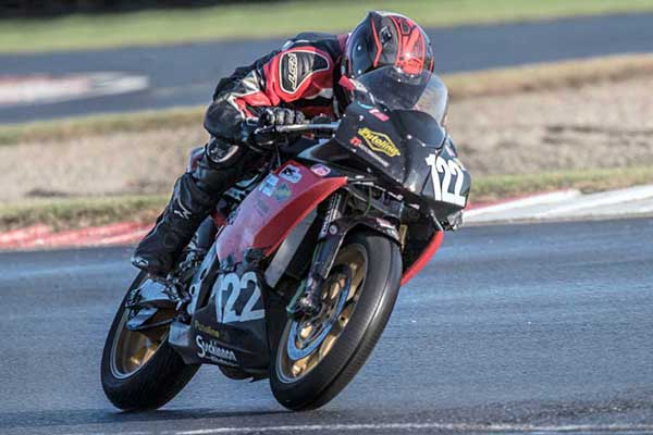 Image linking to Logan Turner motorcycle racing photos