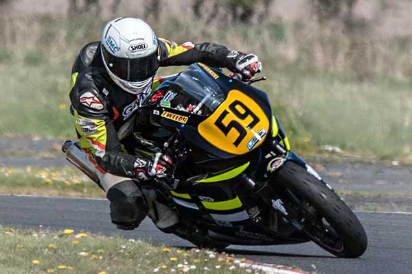 Image linking to Darryl Tweed motorcycle racing photos