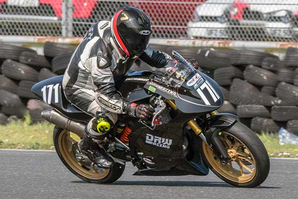 Image linking to Dave Walsh motorcycle racing photos