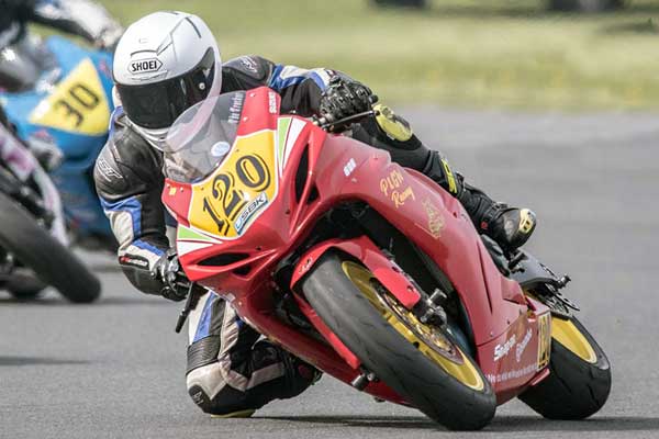 Image linking to Gary Wright motorcycle racing photos