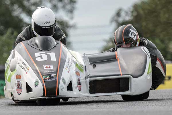 Image linking to Sam Wright sidecar racing photos