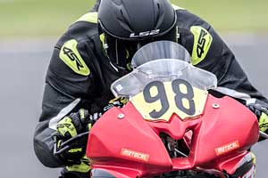 Maurice Fealy motorcycle racing at Bishopscourt Circuit