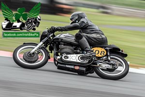 Brian O'Neill motorcycle racing at Bishopscourt Circuit