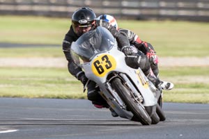 Ian Thompson motorcycle racing at Bishopscourt Circuit