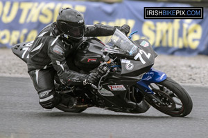 Martin Burnett motorcycle racing at the Mondello Park