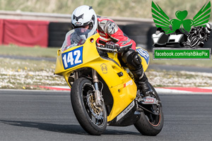 Adrian Heraty motorcycle racing at Bishopscourt Circuit
